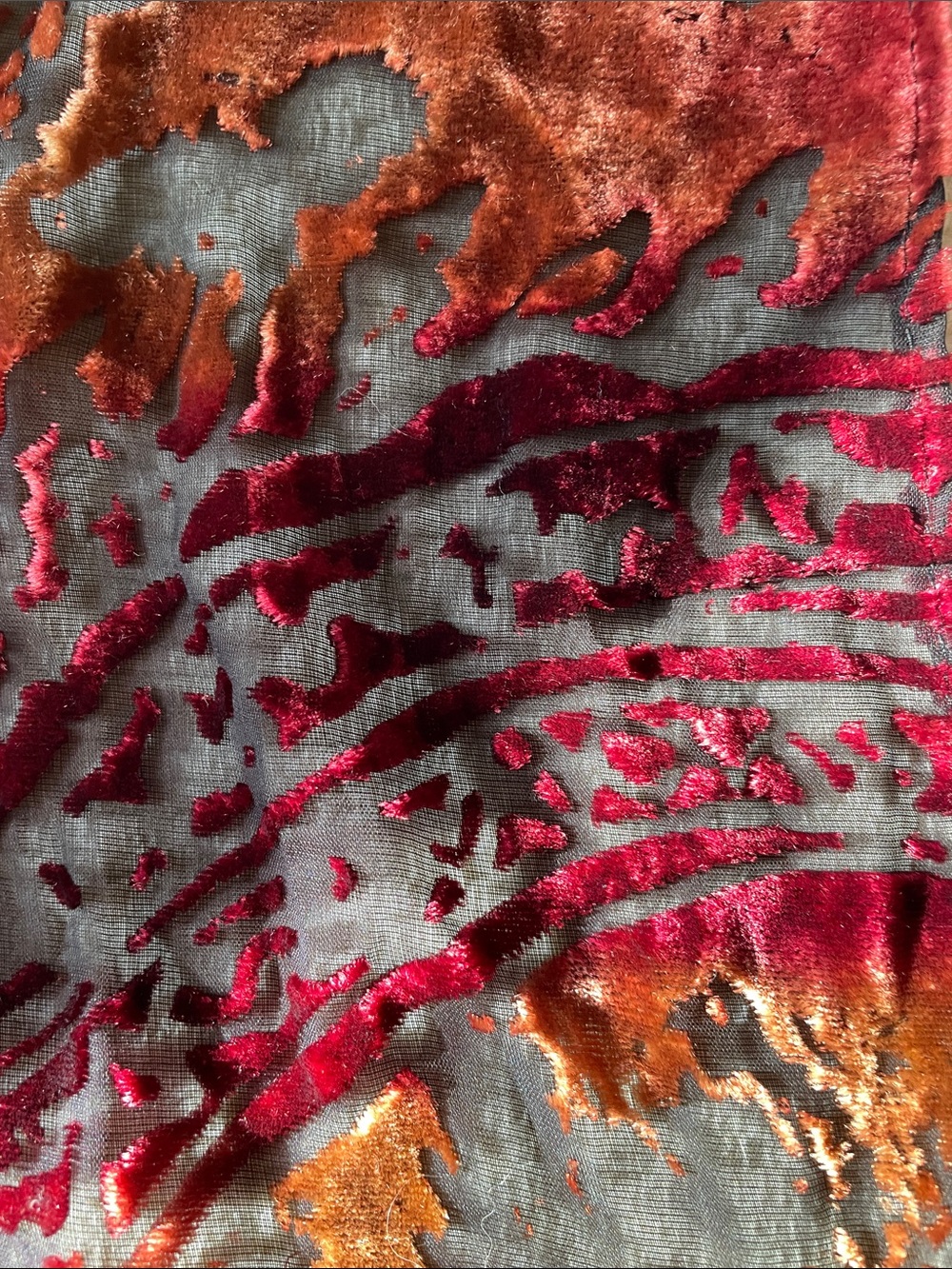 VELVET BURNOUT NECK SCARF
